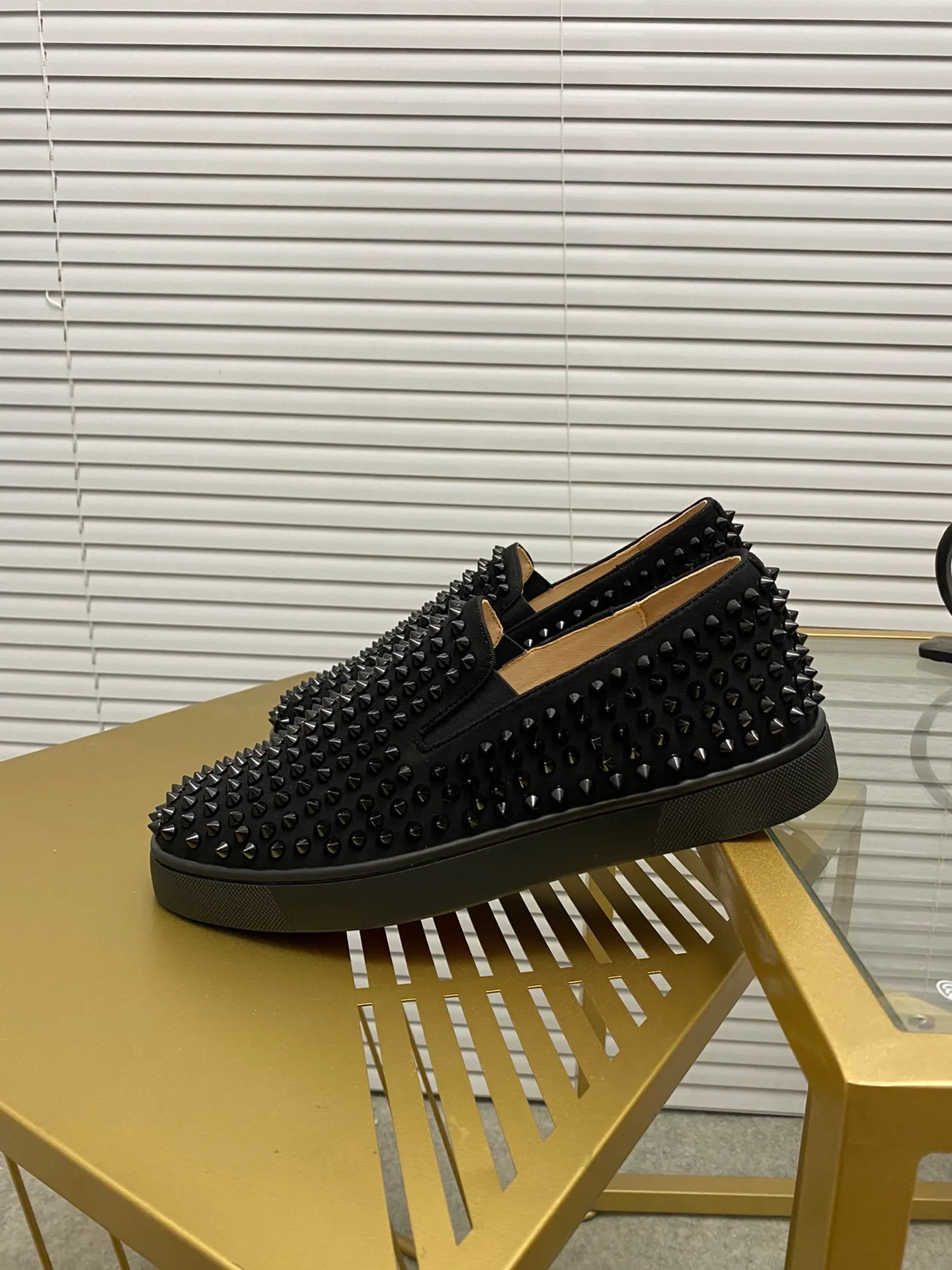 Ex-factory price 440. christian louboutin (CL red sole shoes) counter nail series, high-top casual sneakers for couples 📢 📢 📢 Exclusive hot style release 🎈🎈💪 Movable latex feet 👻 Finished outsole stitching line [satisfied] 😝Female 35-40# Male 38#-46, global supply😝 [Top version]: Original imported cowhide upper, top original leather lining, original molded TPU outsole, original 1:1 detail processing, original shoe last, large quantities in stock, rest assured as shown above
